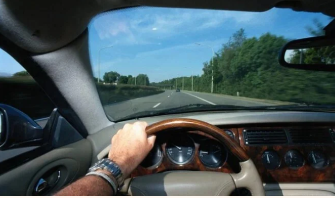 Đoán tính cách, tiềm năng qua cách cầm lái ô tô 